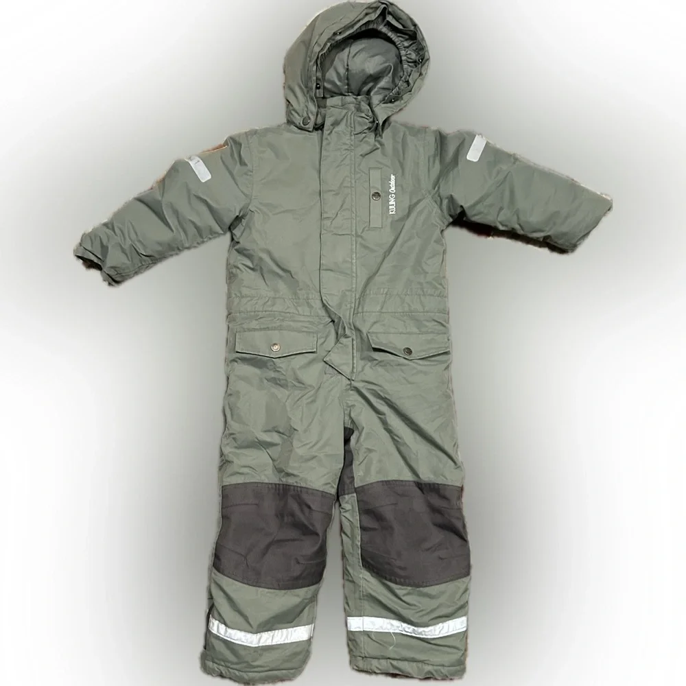 Kuling snow suit
Size : 104
Age range 4 or small 5
Mossy light green - Picture 1 of 5